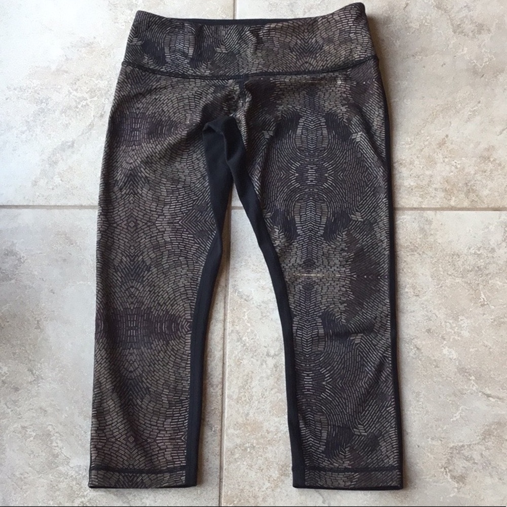 Lululemon crop leggings.